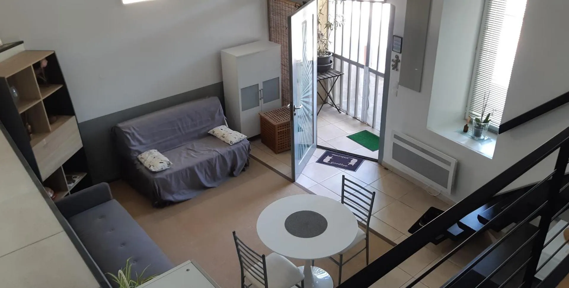 Appartement Petit Loft Face Riviere à Collobrières